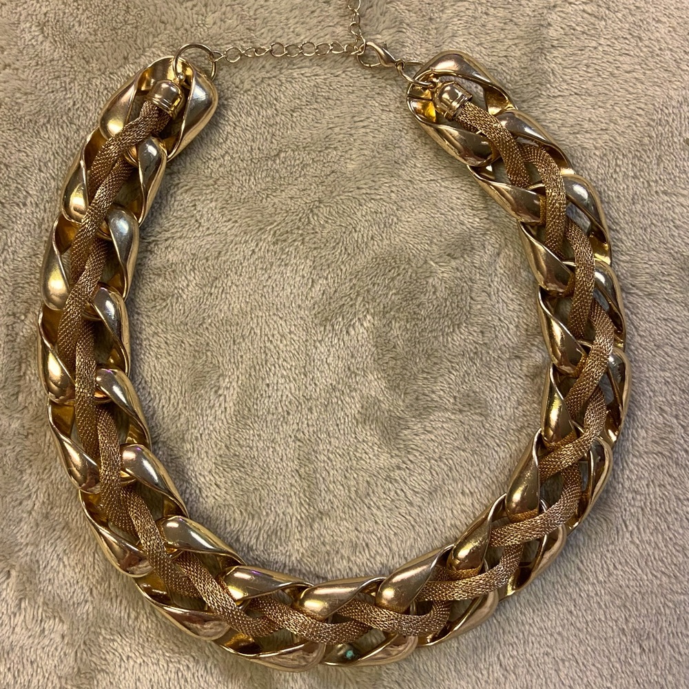Stunning Gold Tone Necklace— large chain with mess rope intertwined in it
